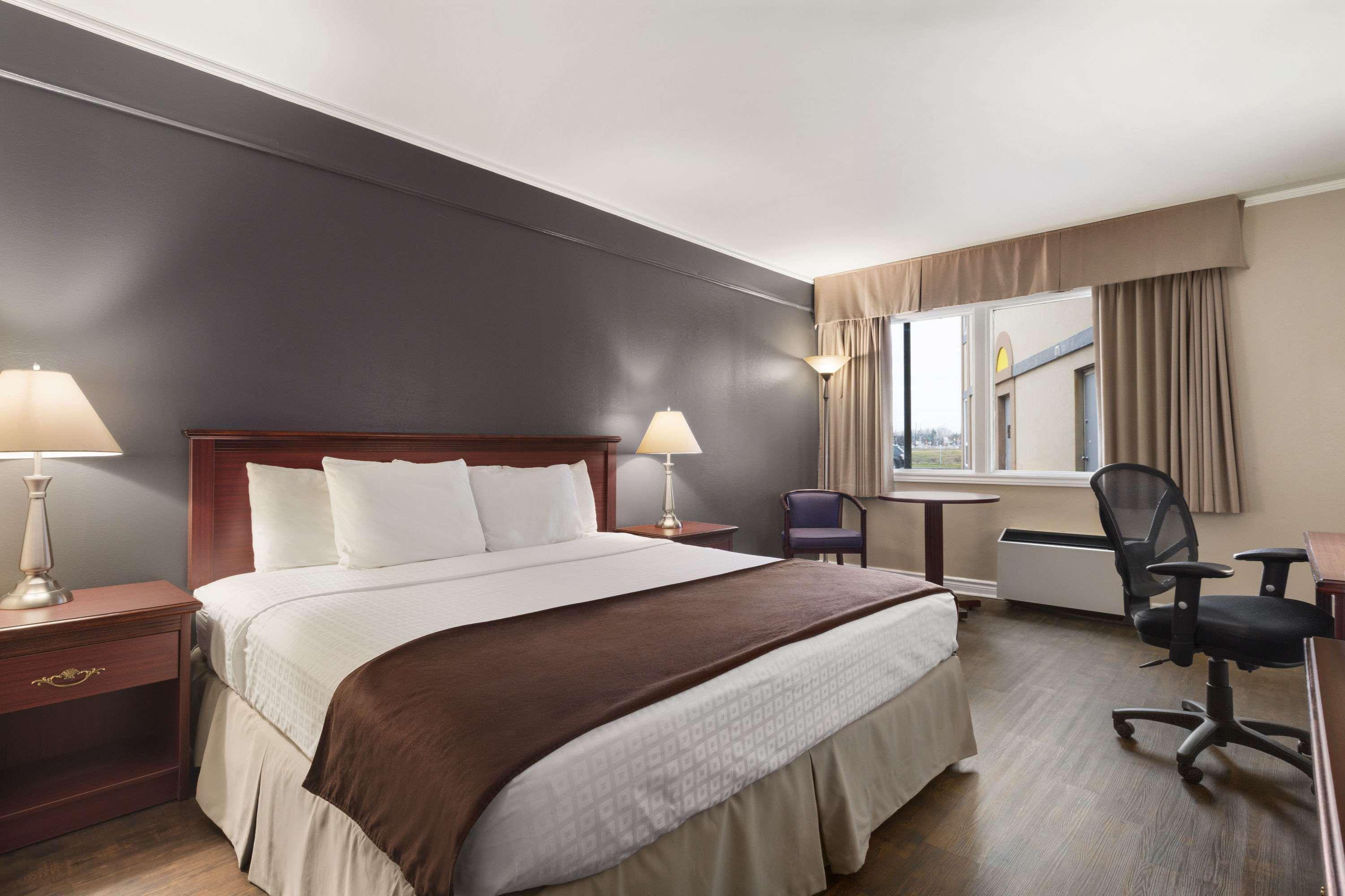 Days Inn By Wyndham Brockville Kültér fotó