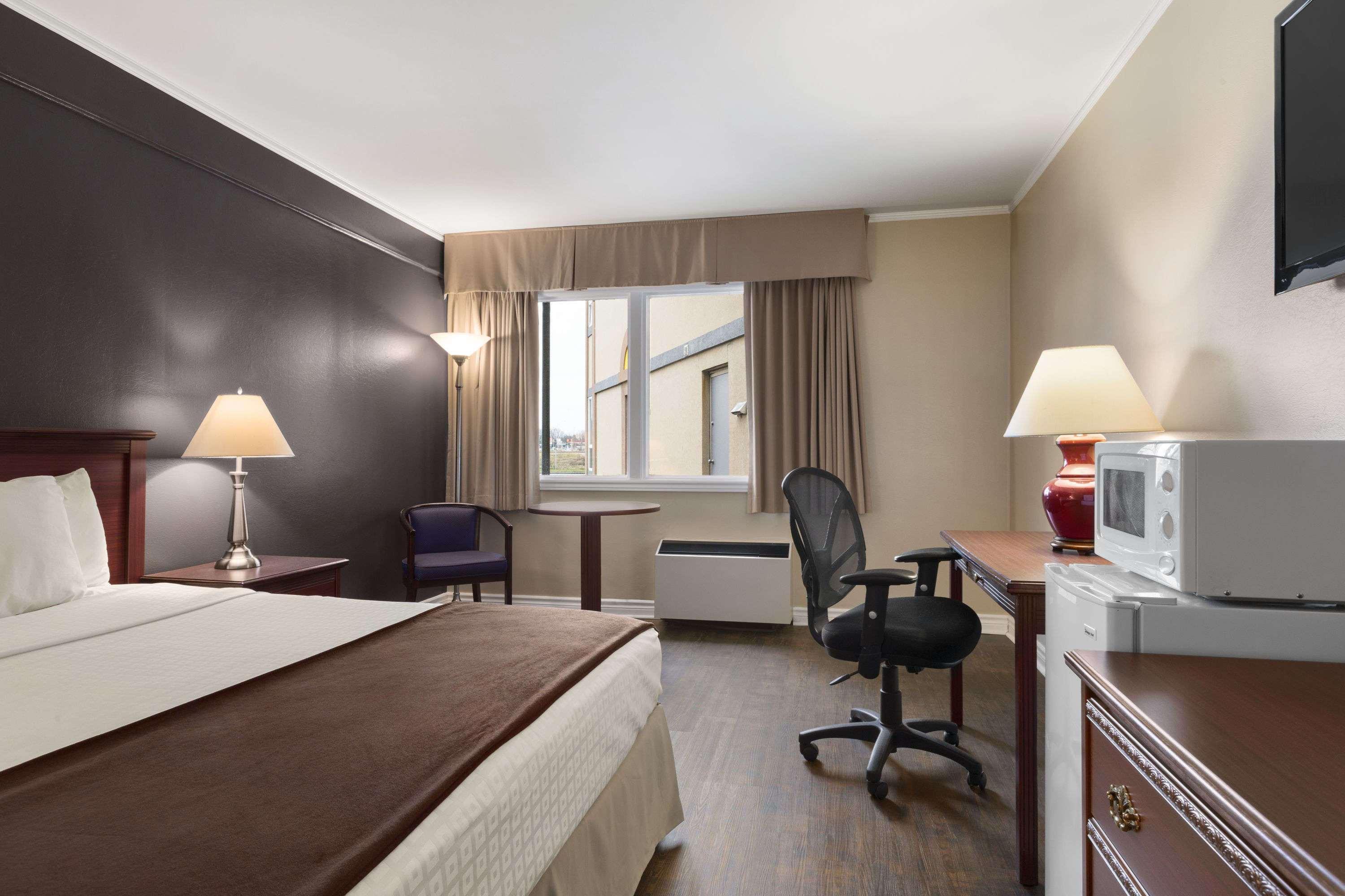 Days Inn By Wyndham Brockville Kültér fotó