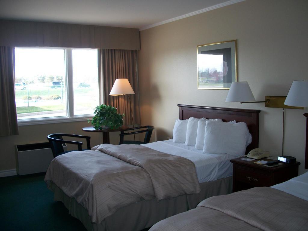 Days Inn By Wyndham Brockville Kültér fotó